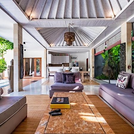Central Seminyak Villa Martini Экстерьер фото