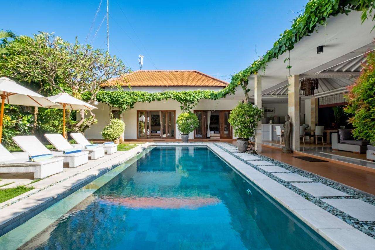 Central Seminyak Villa Martini Экстерьер фото