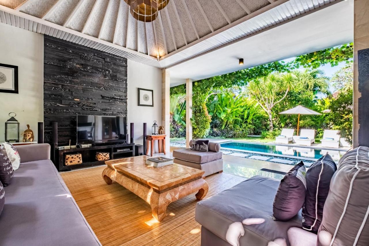 Central Seminyak Villa Martini Экстерьер фото