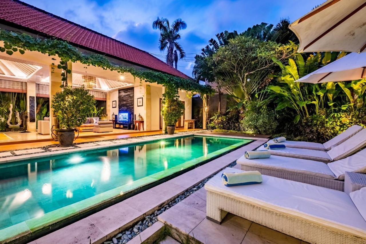 Central Seminyak Villa Martini Экстерьер фото